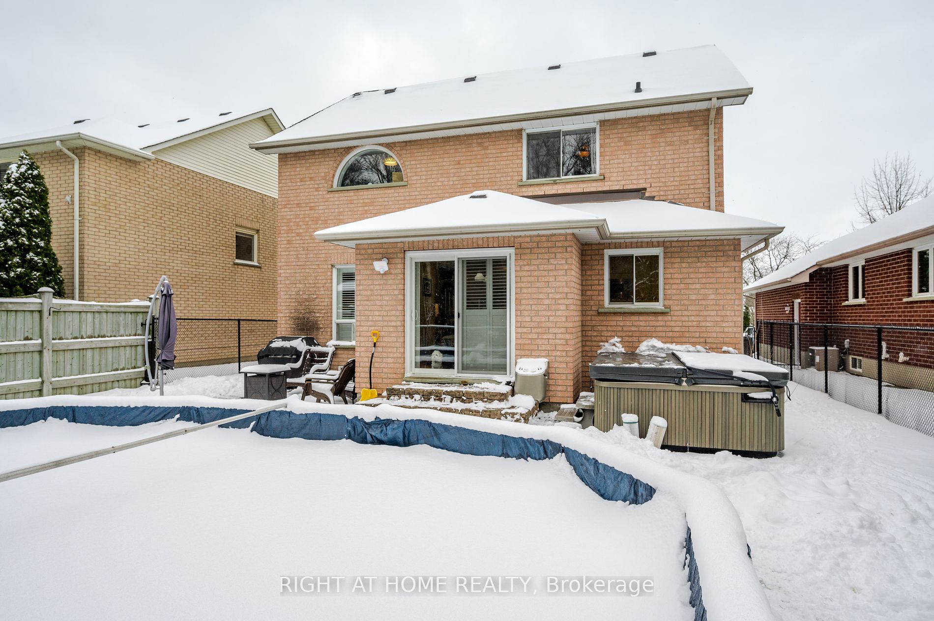 320 Ryerson Cres Property Photo 35