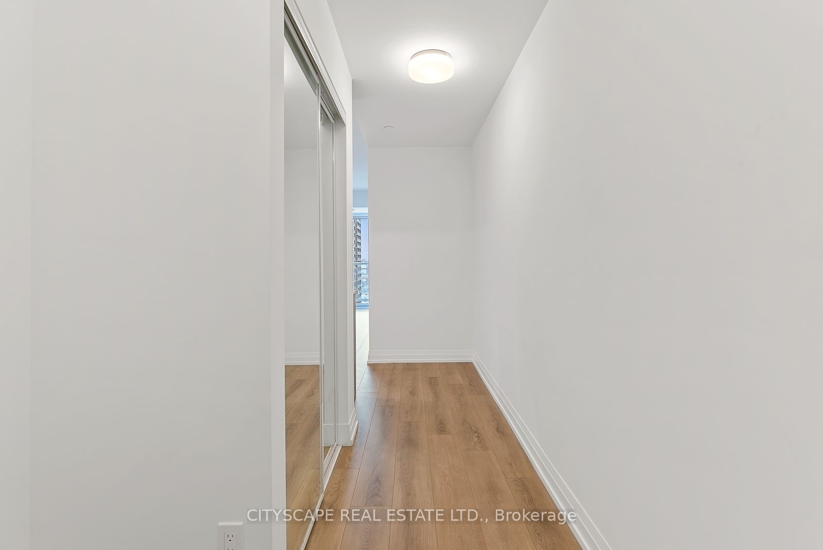 286 Main St 04 Property Photo 2