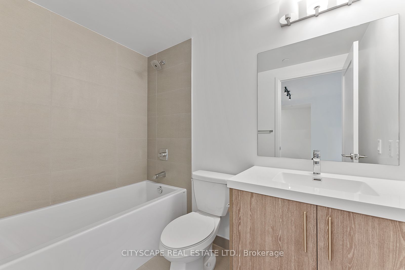 286 Main St 04 Property Photo 14