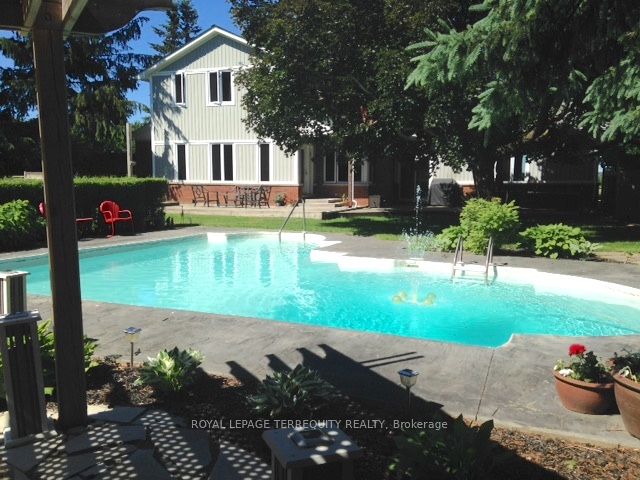 7411 Cochrane St N Property Photo 3