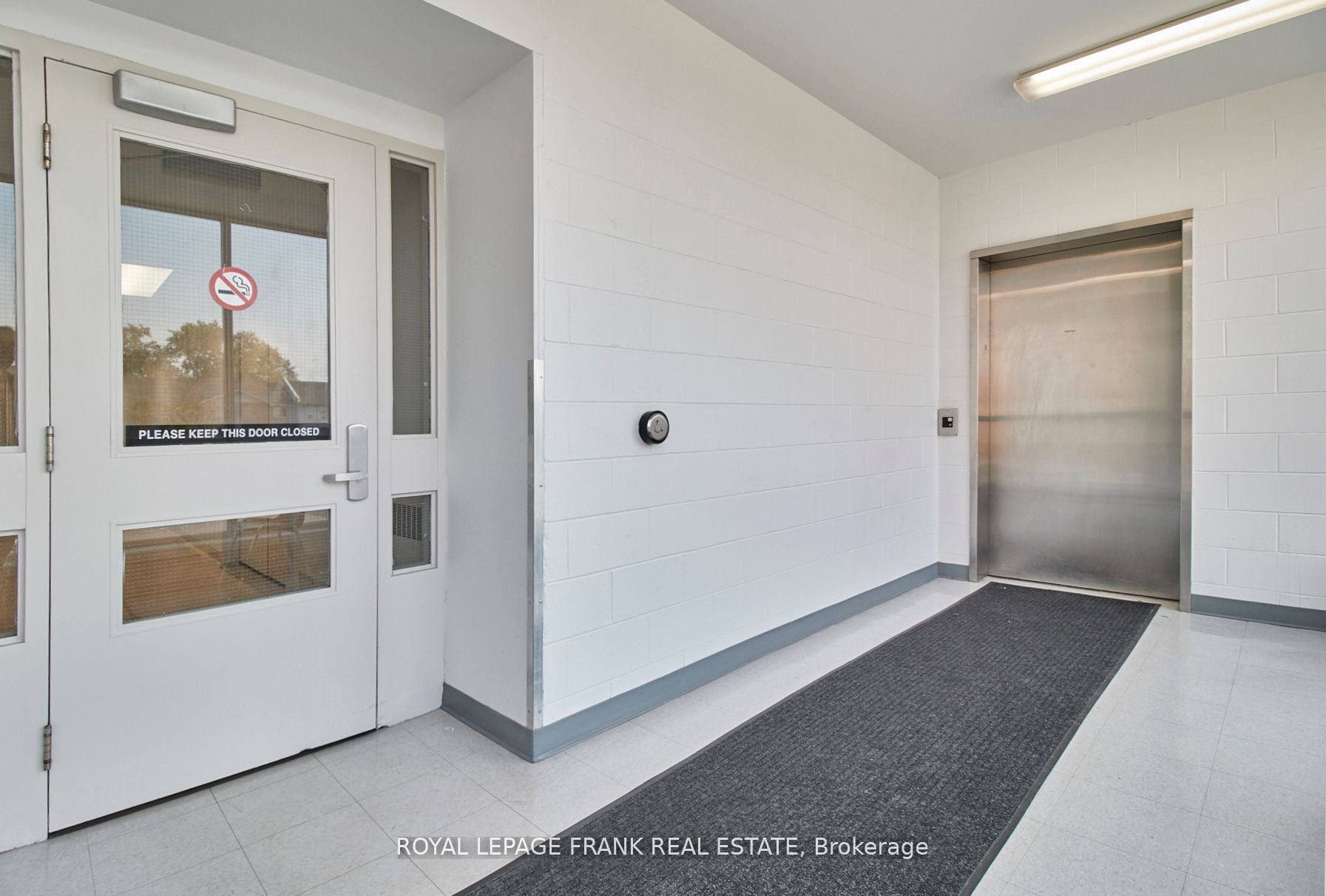 300 King St W Property Photo 7