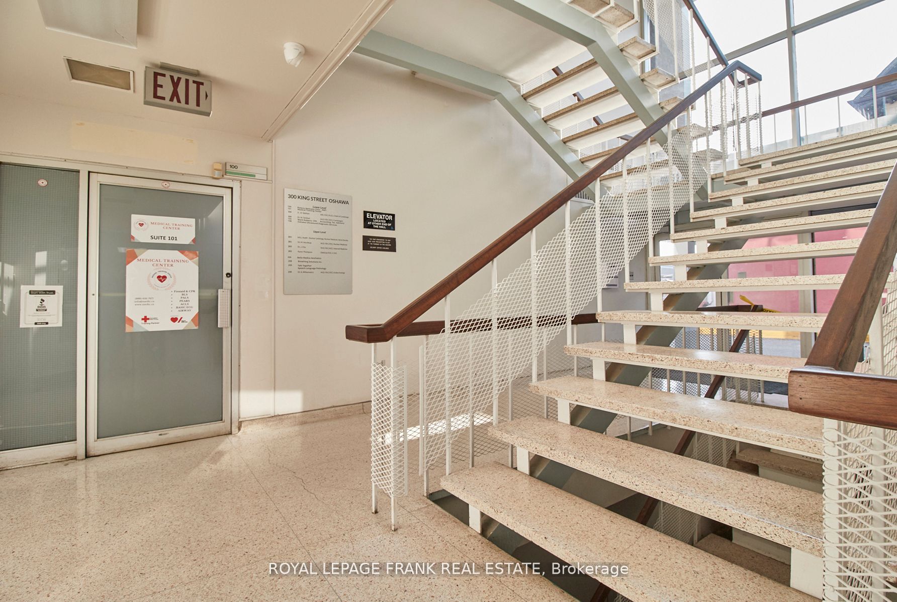 300 King St W Property Photo 8