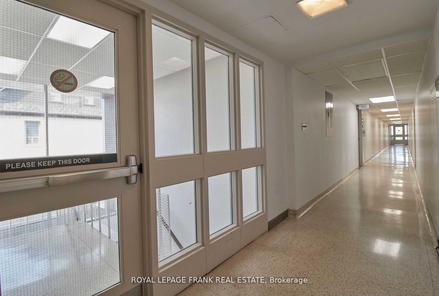 300 King St W Property Photo 18