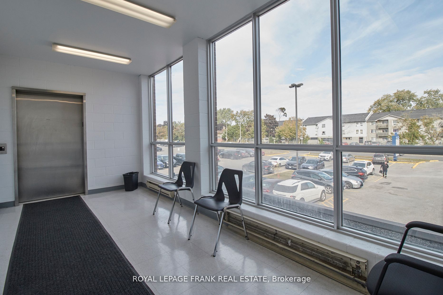 300 King St W Property Photo 20