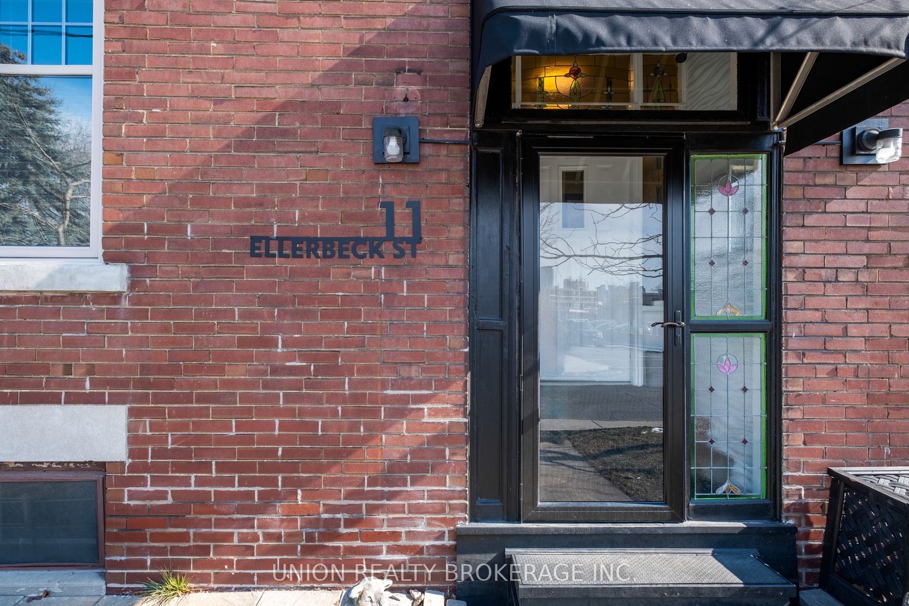11 Ellerbeck St Property Photo 2