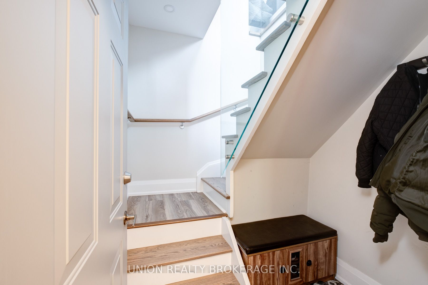 11 Ellerbeck St Property Photo 4