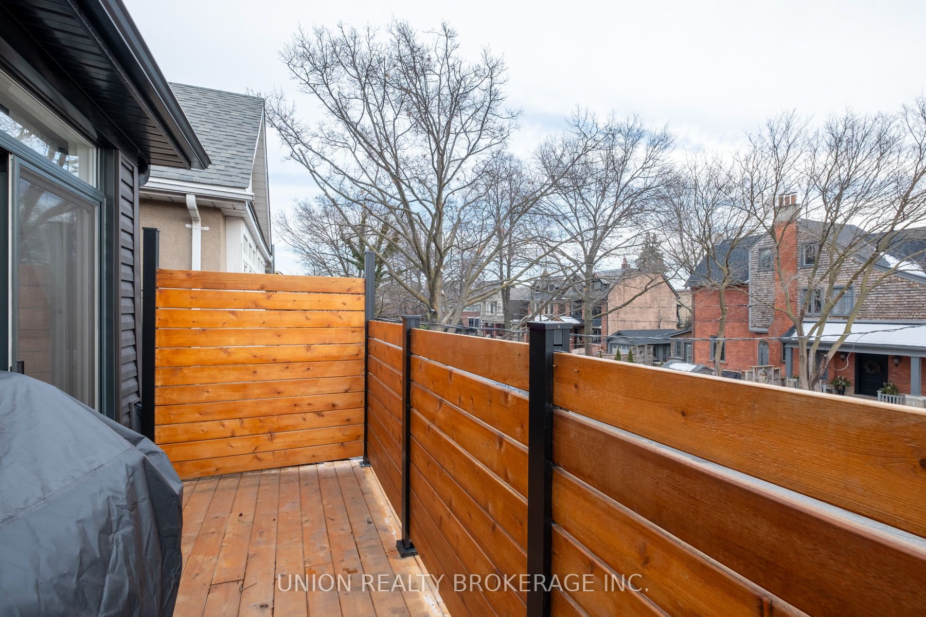 11 Ellerbeck St Property Photo 9