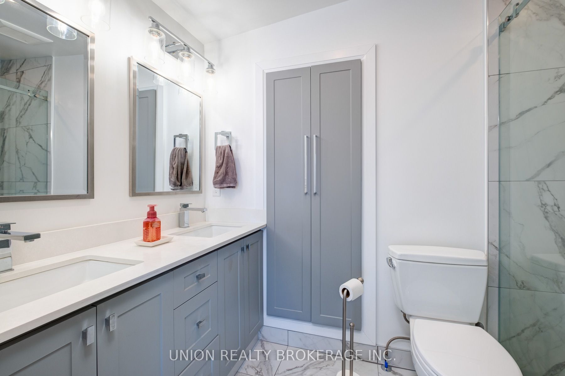 11 Ellerbeck St Property Photo 14