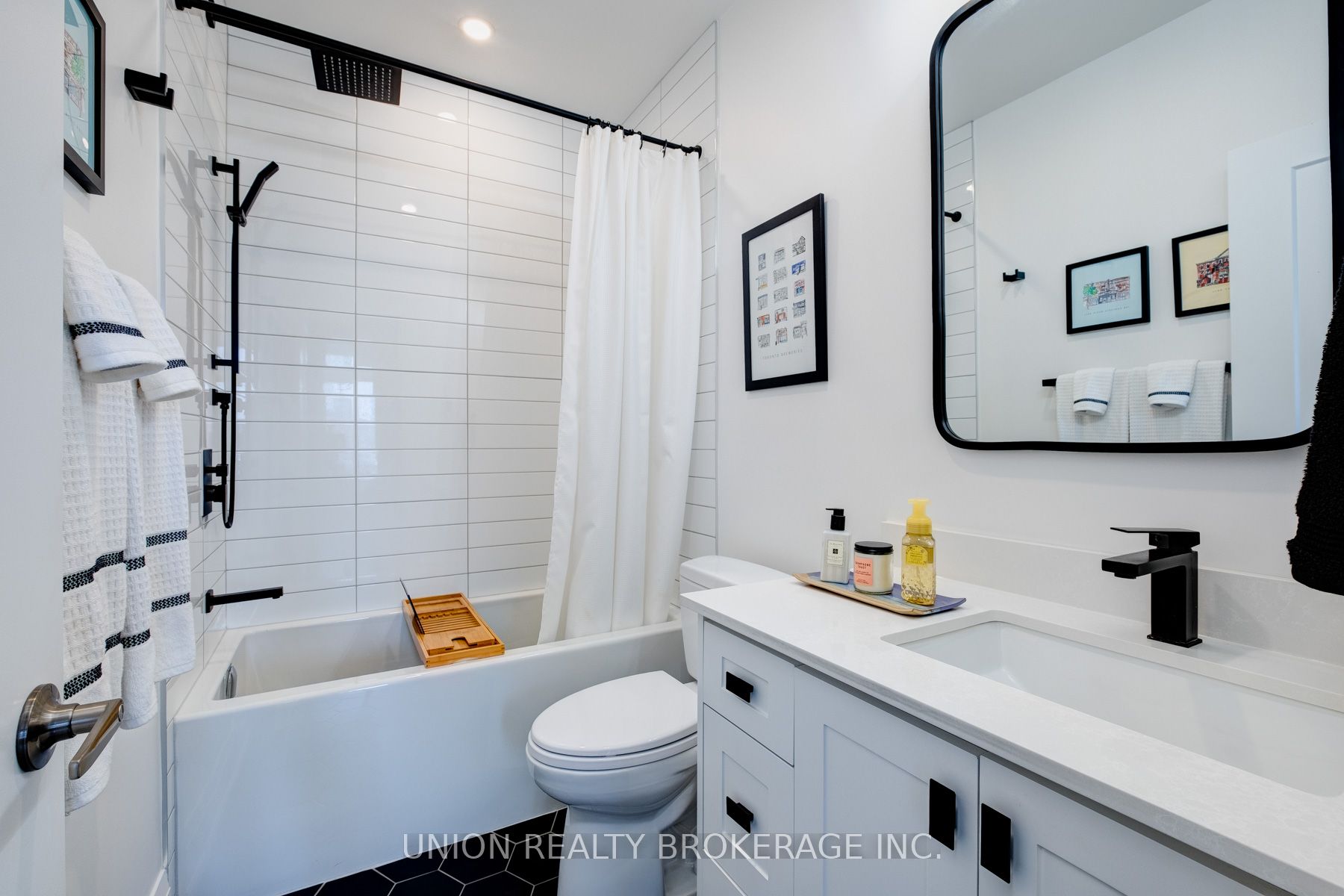 11 Ellerbeck St Property Photo 16