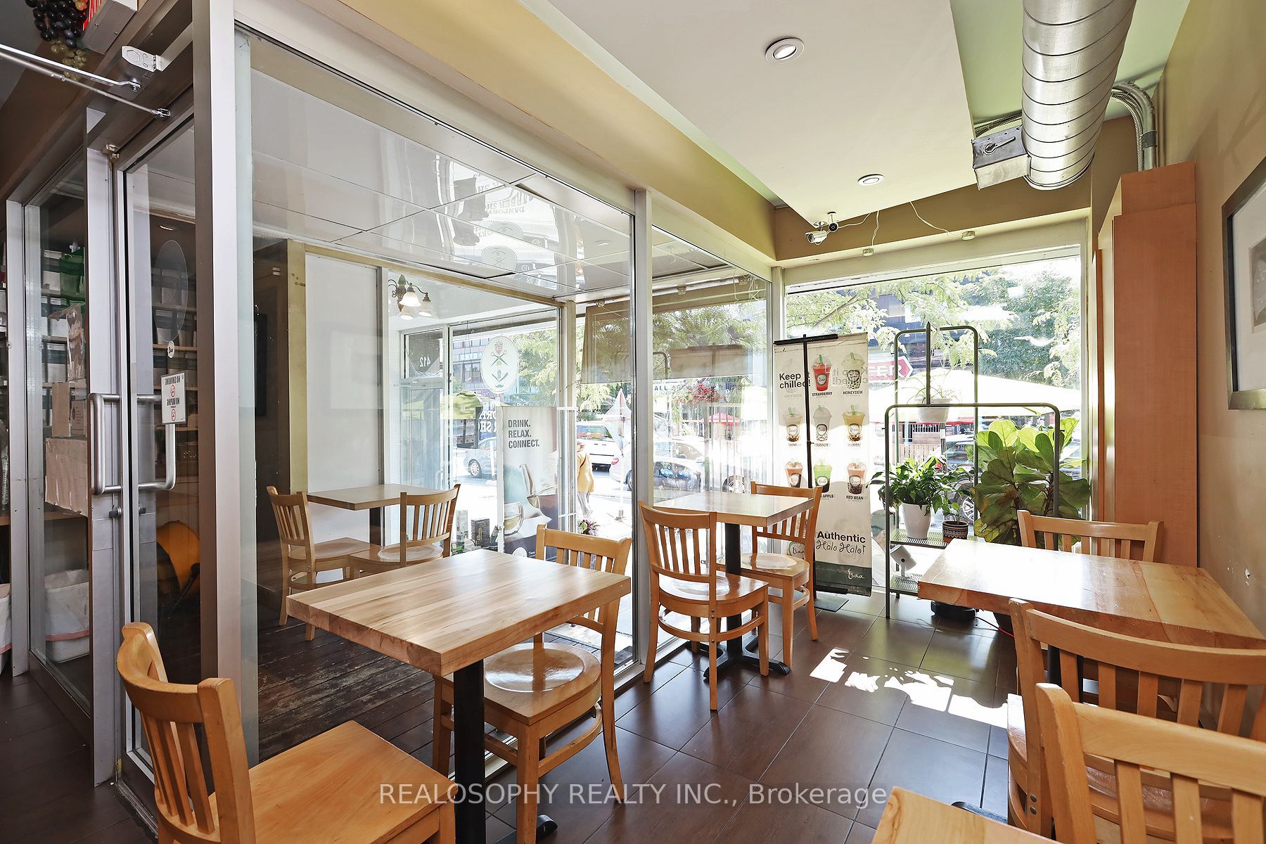 412 Danforth Ave Property Photo 7