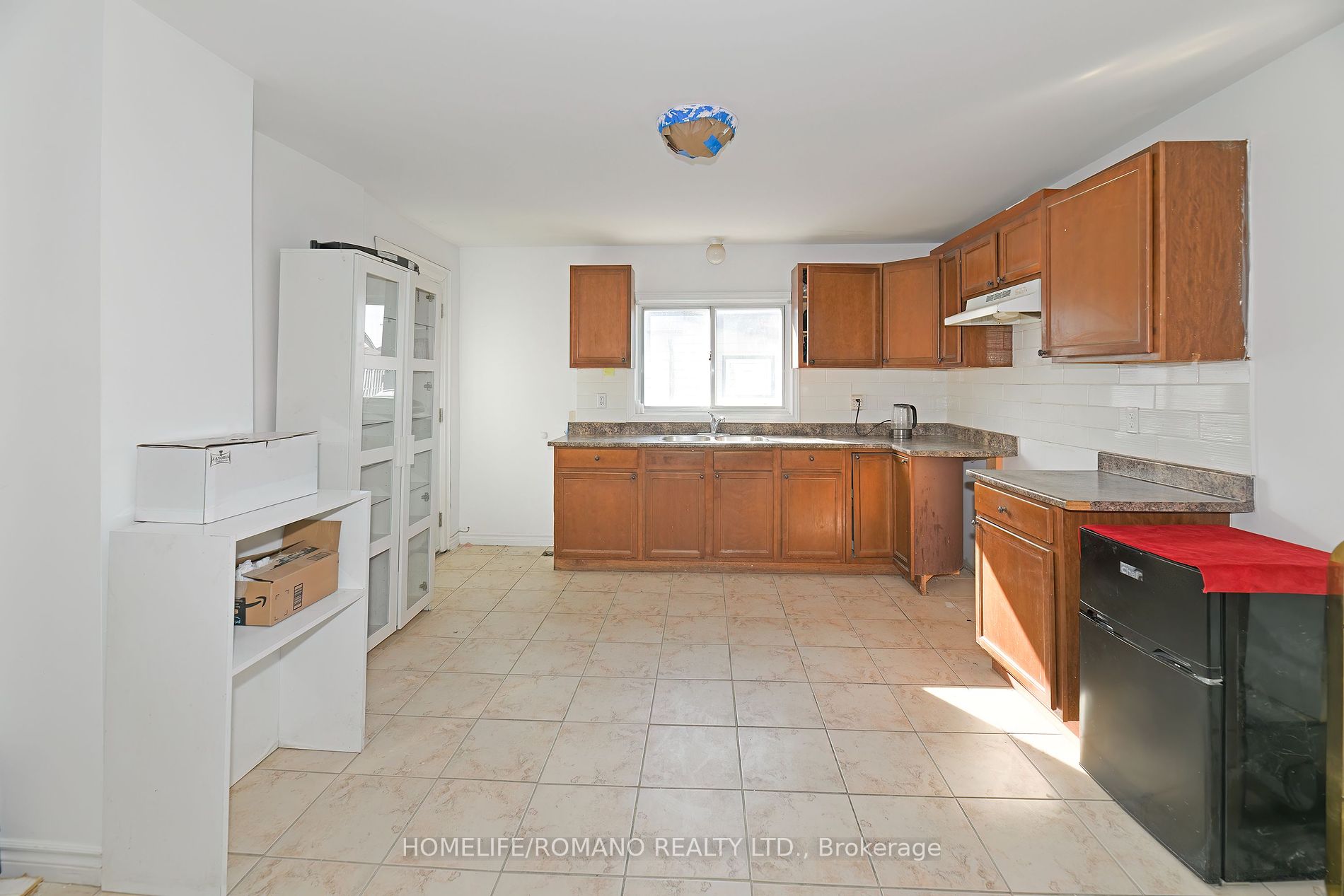 248 Bloor St E Property Photo 6