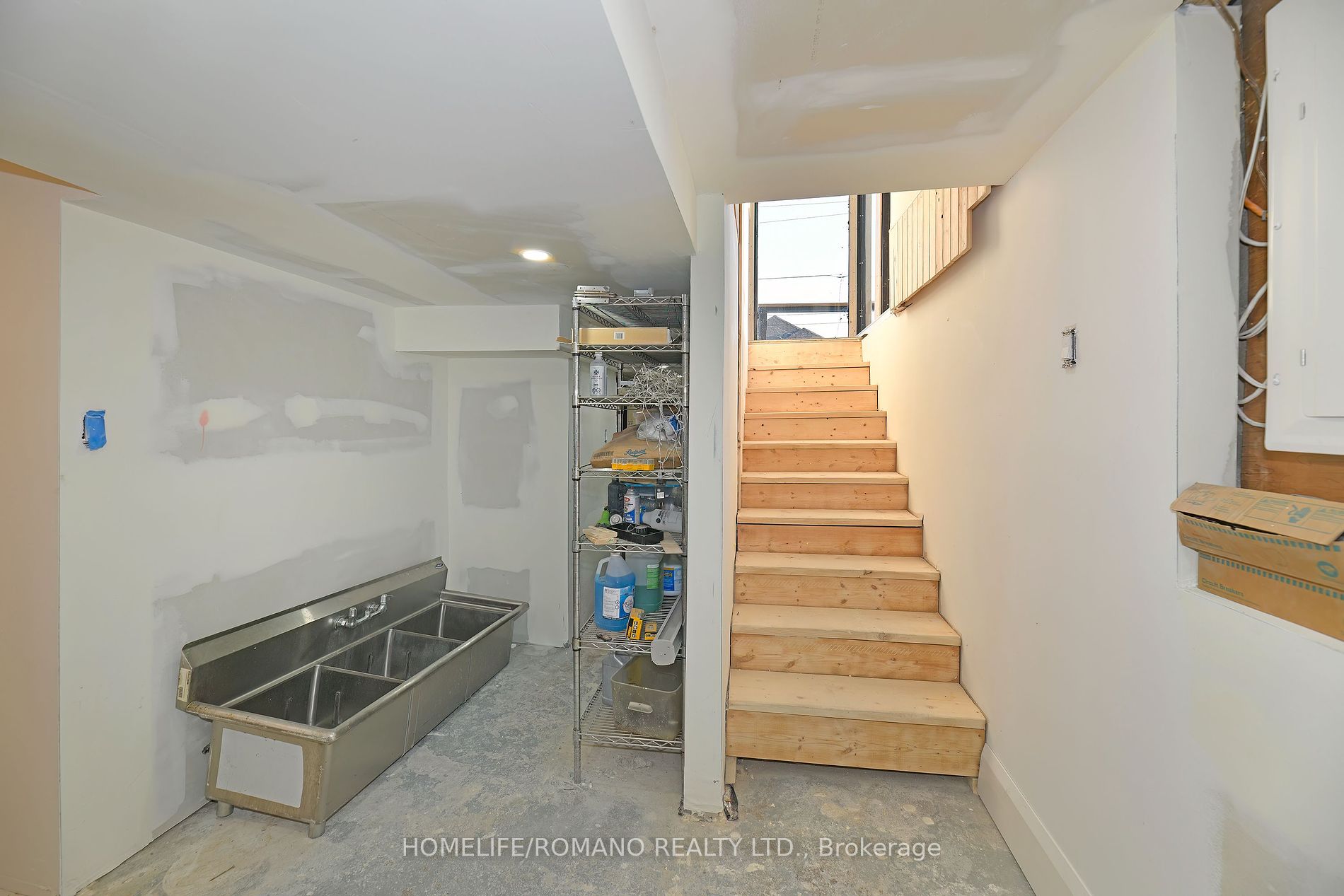 248 Bloor St E Property Photo 19
