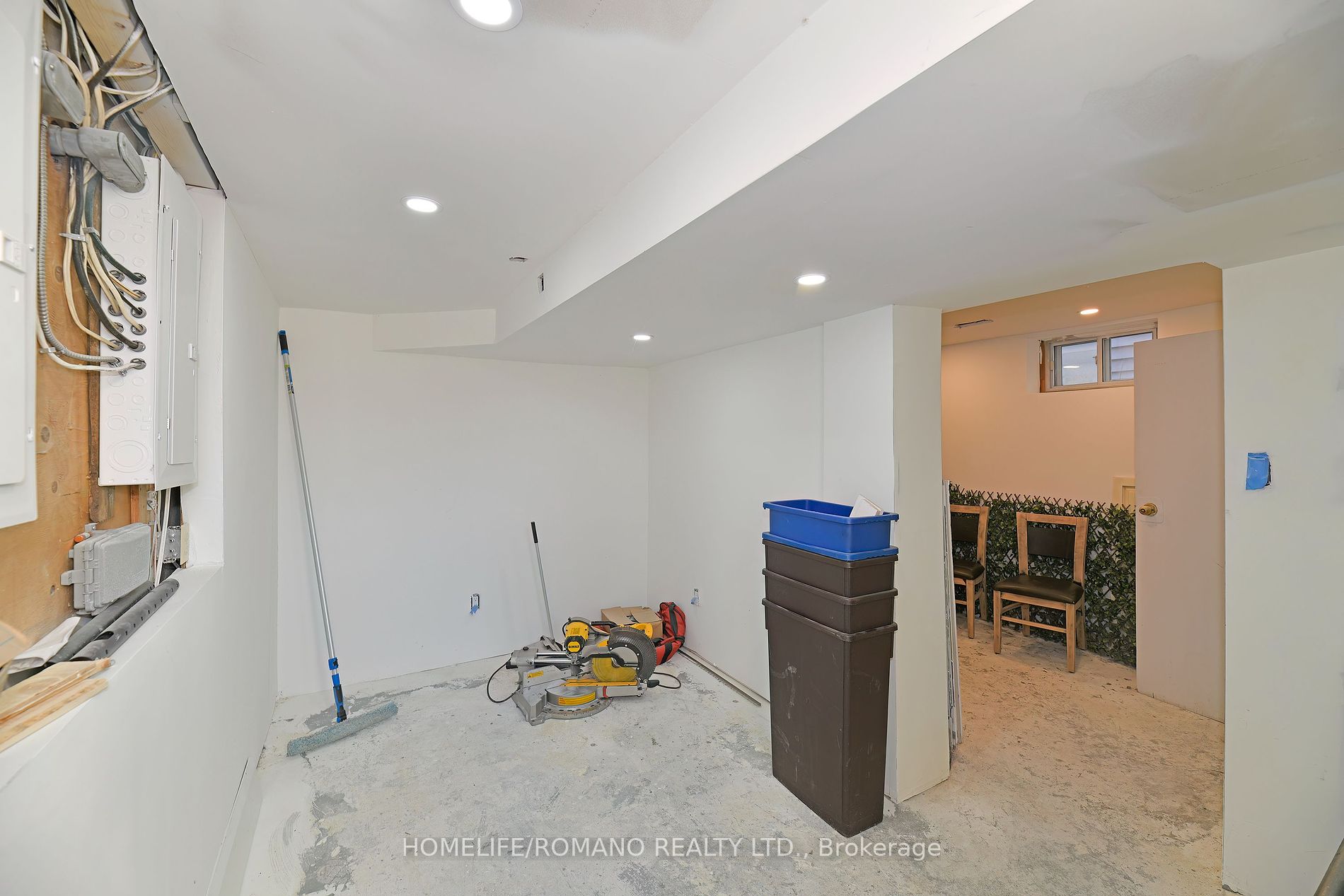 248 Bloor St E Property Photo 20