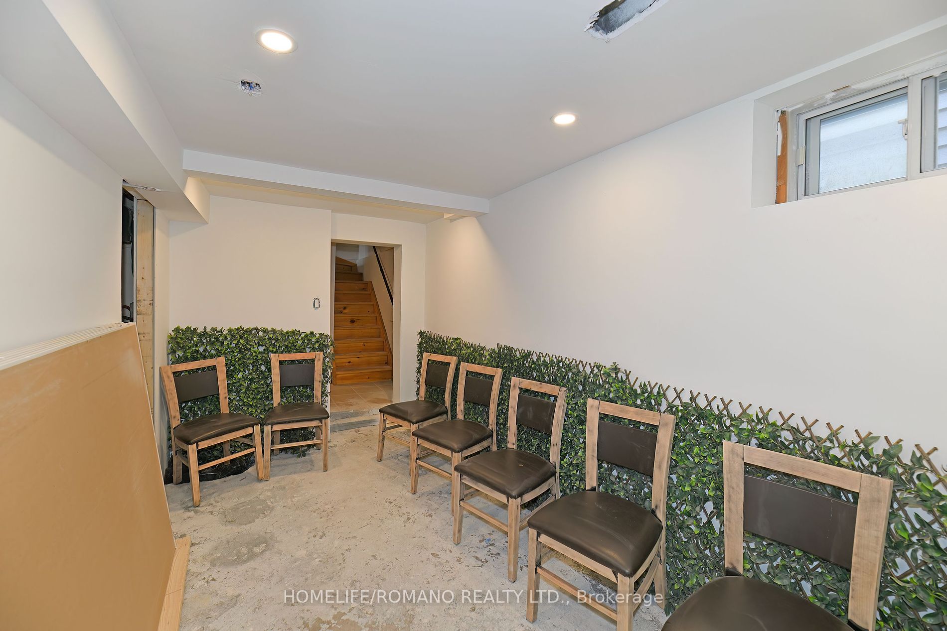 248 Bloor St E Property Photo 22
