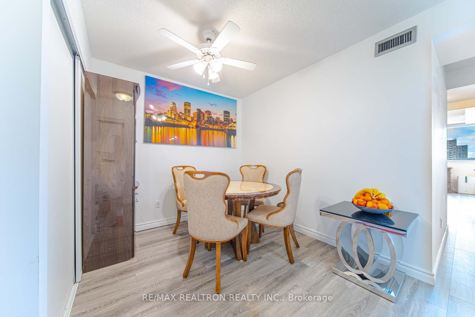30 Thunder Grve 3 Property Photo 7