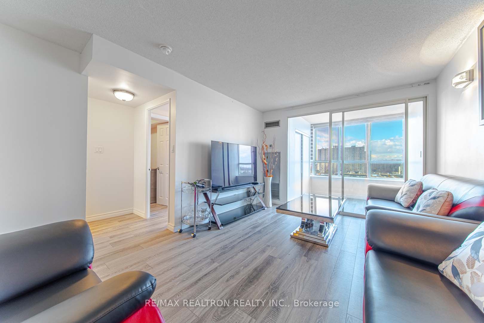 30 Thunder Grve 3 Property Photo 8