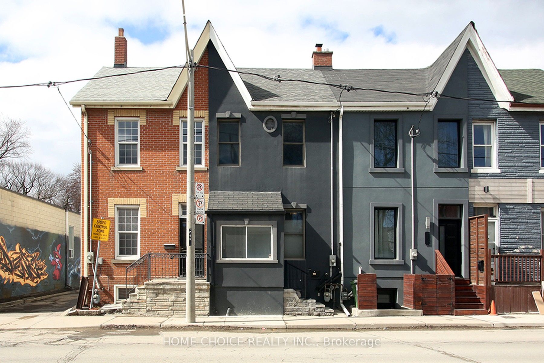 106 Carlaw Ave Property Photo 1