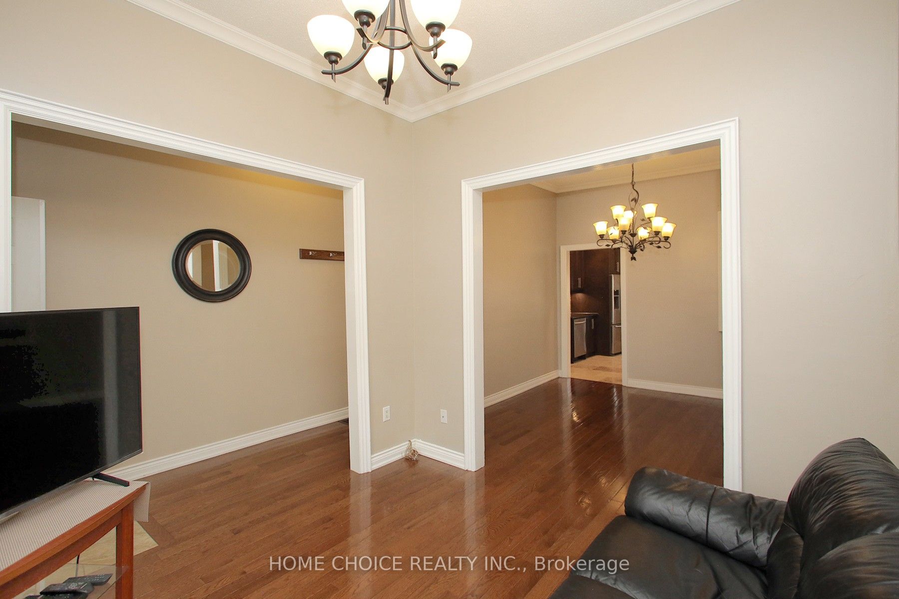 106 Carlaw Ave Property Photo 2