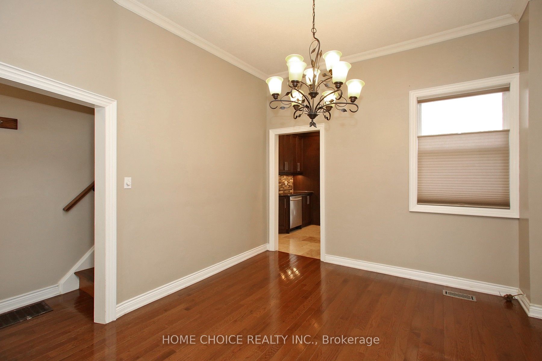 106 Carlaw Ave Property Photo 5