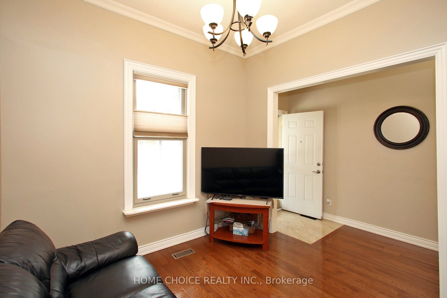 106 Carlaw Ave Property Photo 7