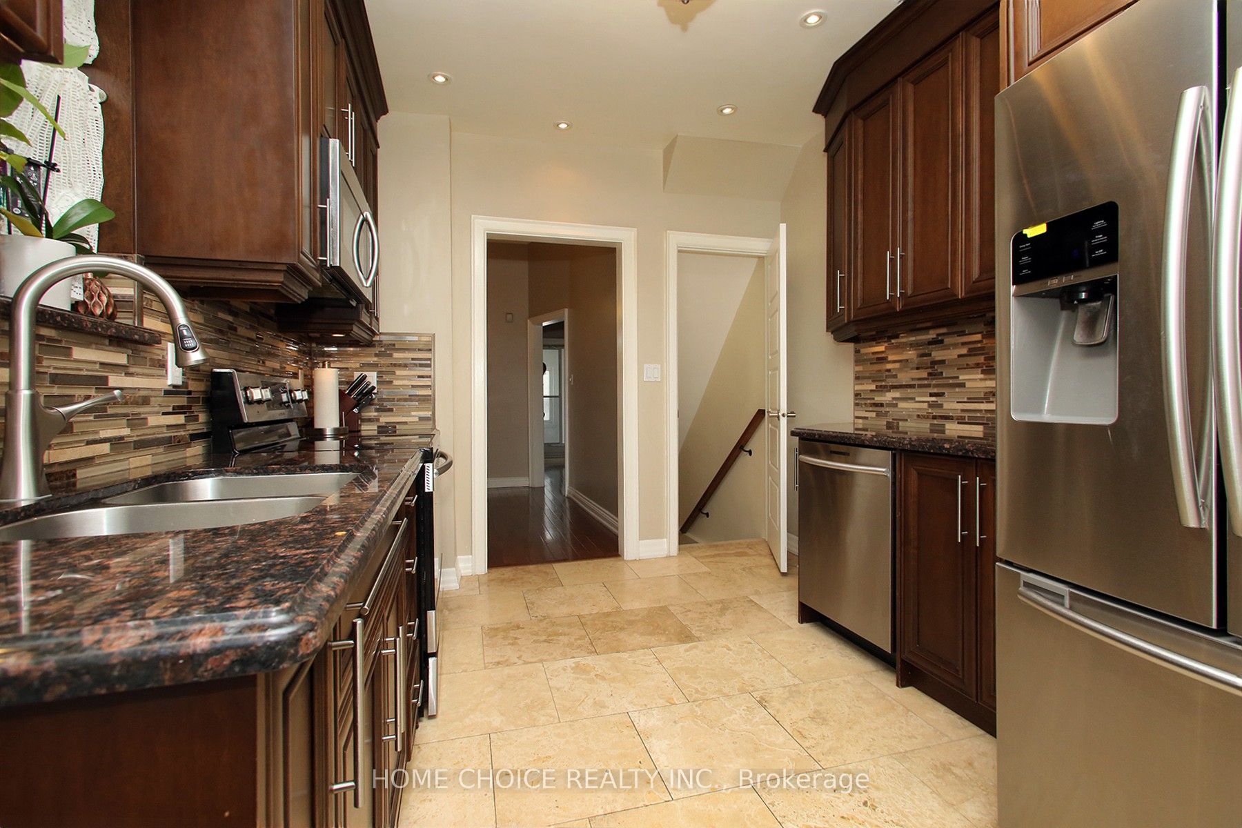 106 Carlaw Ave Property Photo 10