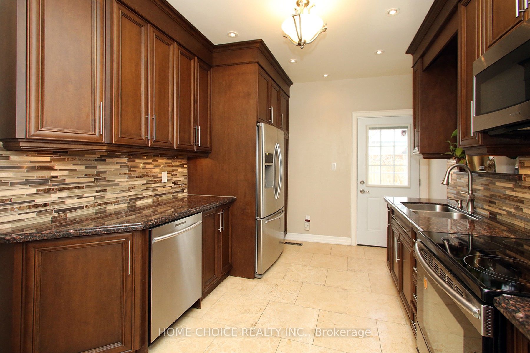 106 Carlaw Ave Property Photo 11