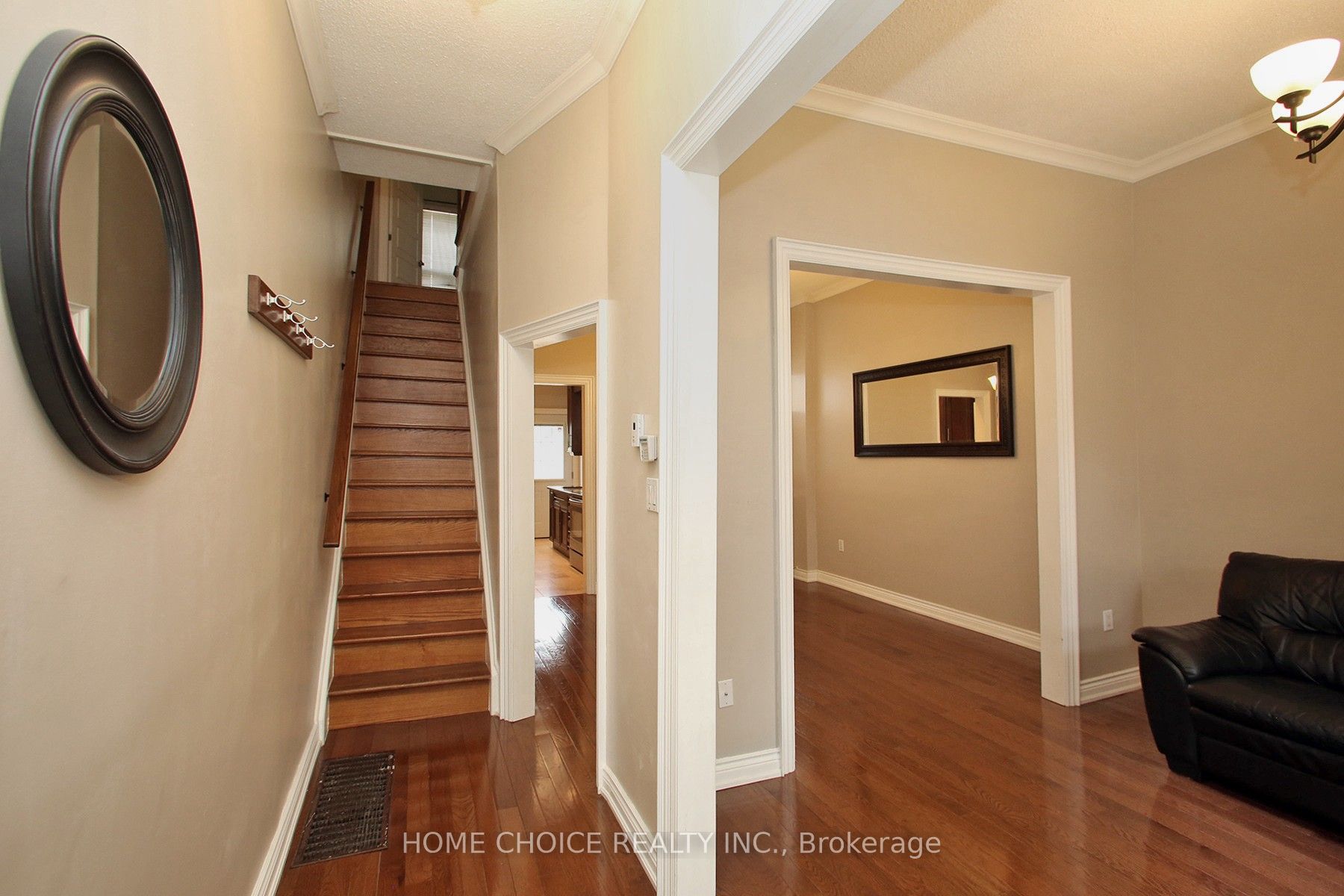 106 Carlaw Ave Property Photo 12