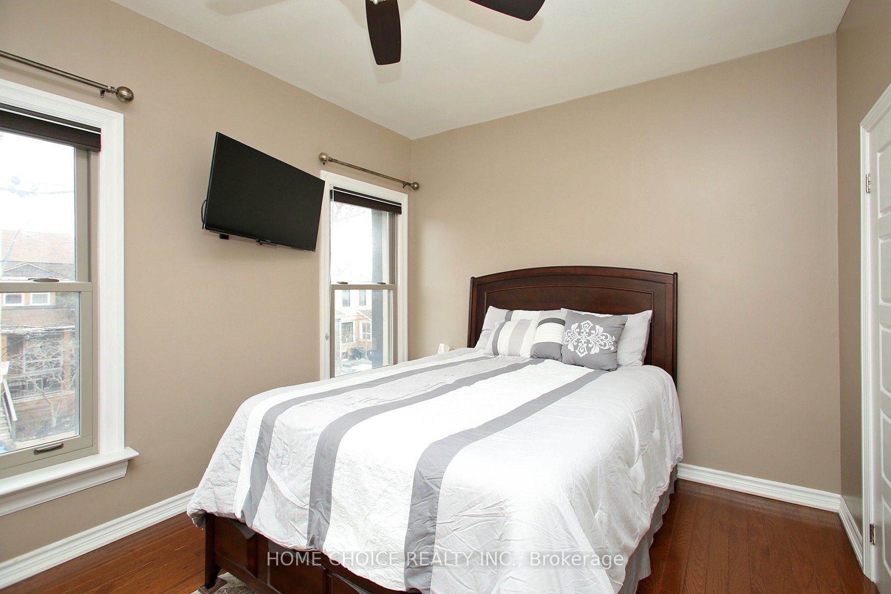 106 Carlaw Ave Property Photo 13