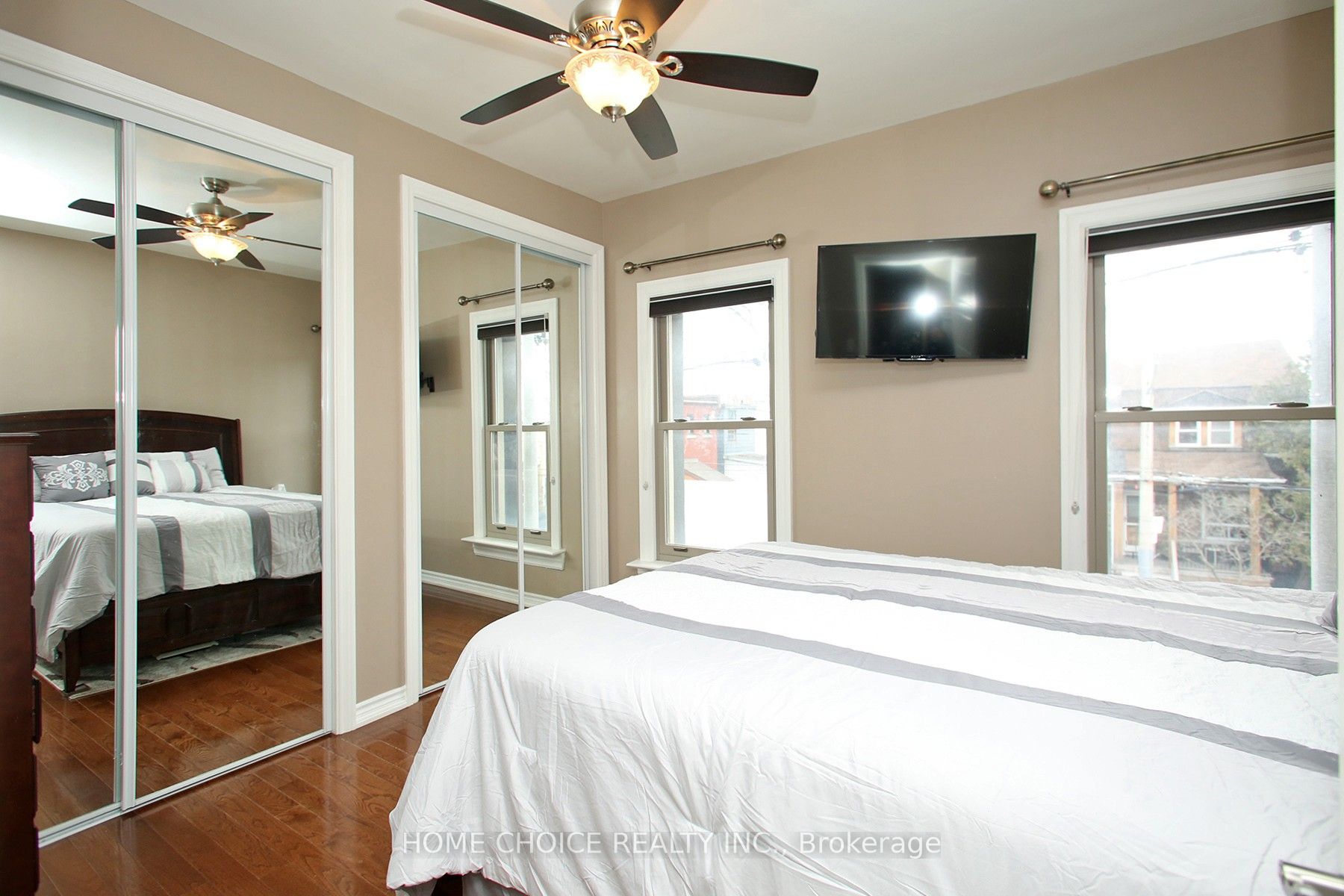 106 Carlaw Ave Property Photo 14