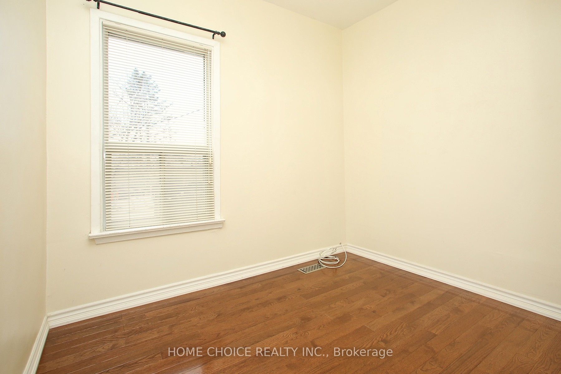 106 Carlaw Ave Property Photo 15