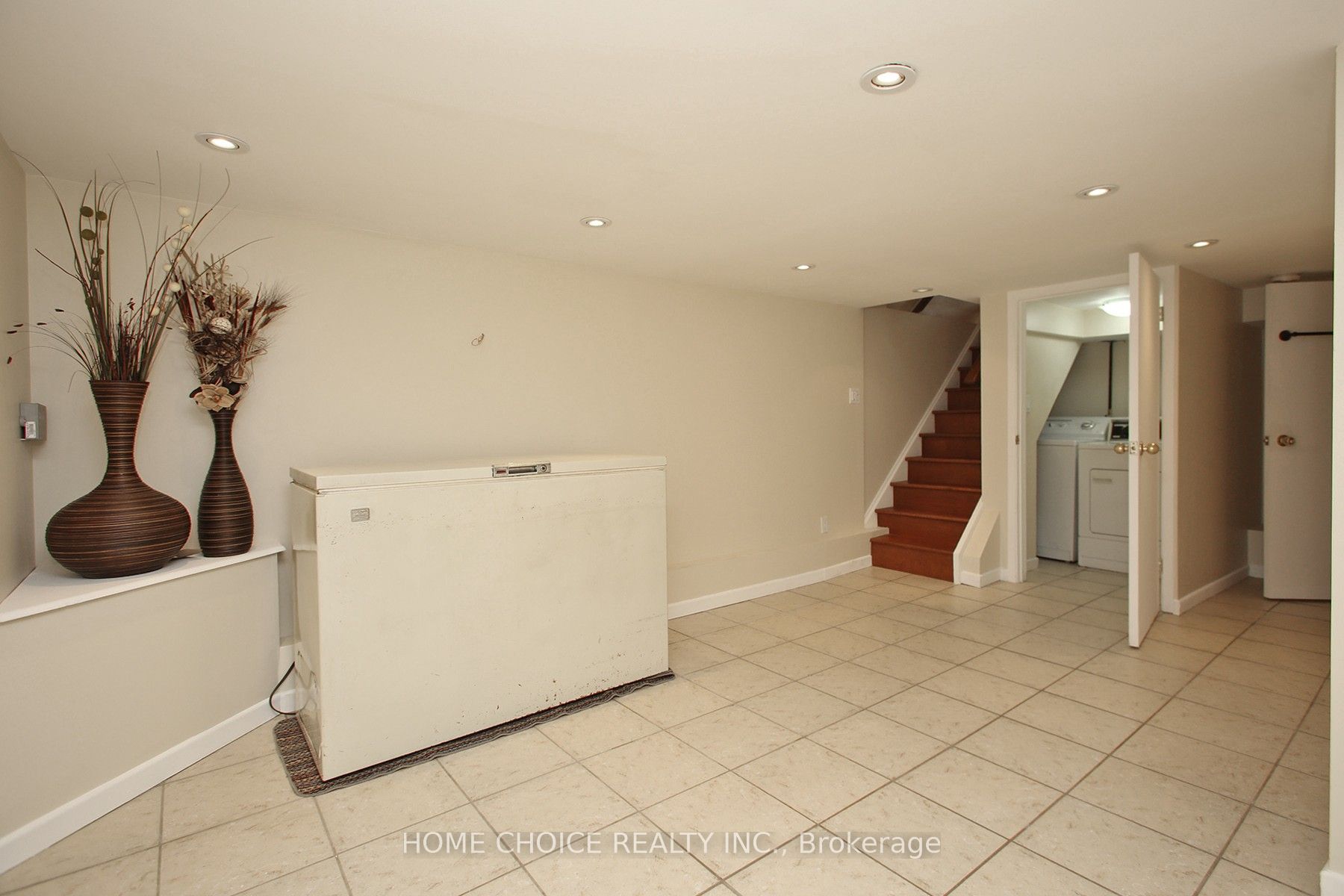 106 Carlaw Ave Property Photo 21