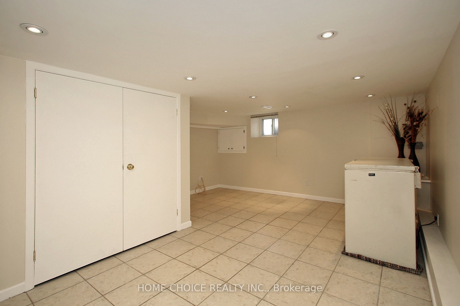 106 Carlaw Ave Property Photo 22
