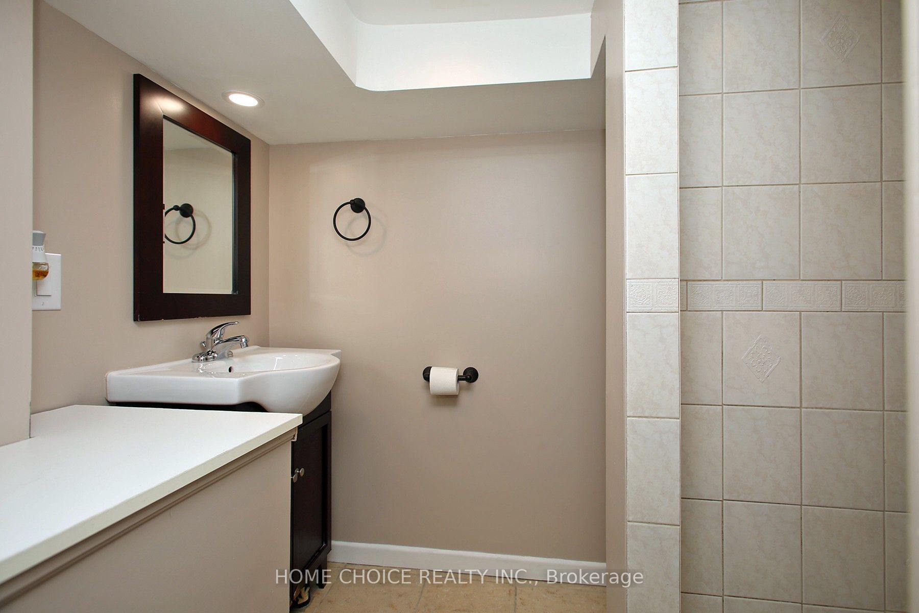 106 Carlaw Ave Property Photo 23
