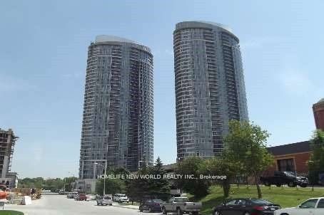135 Village Green Sq 12 Property Photo 1