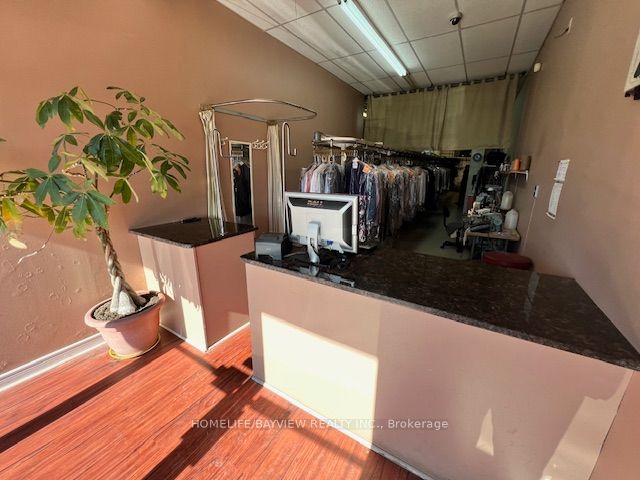5512 Lawrence Ave E Property Photo 5