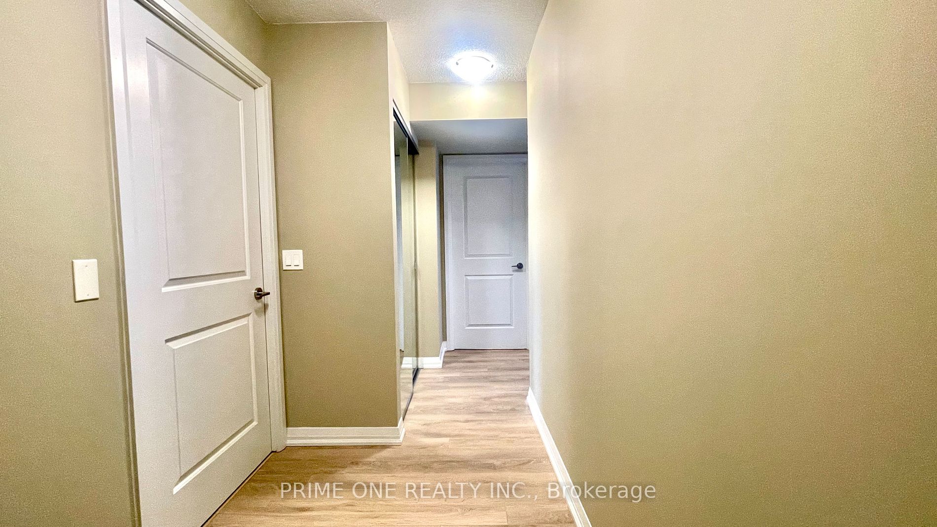 30 Meadowglen Pl 18 Property Photo 9