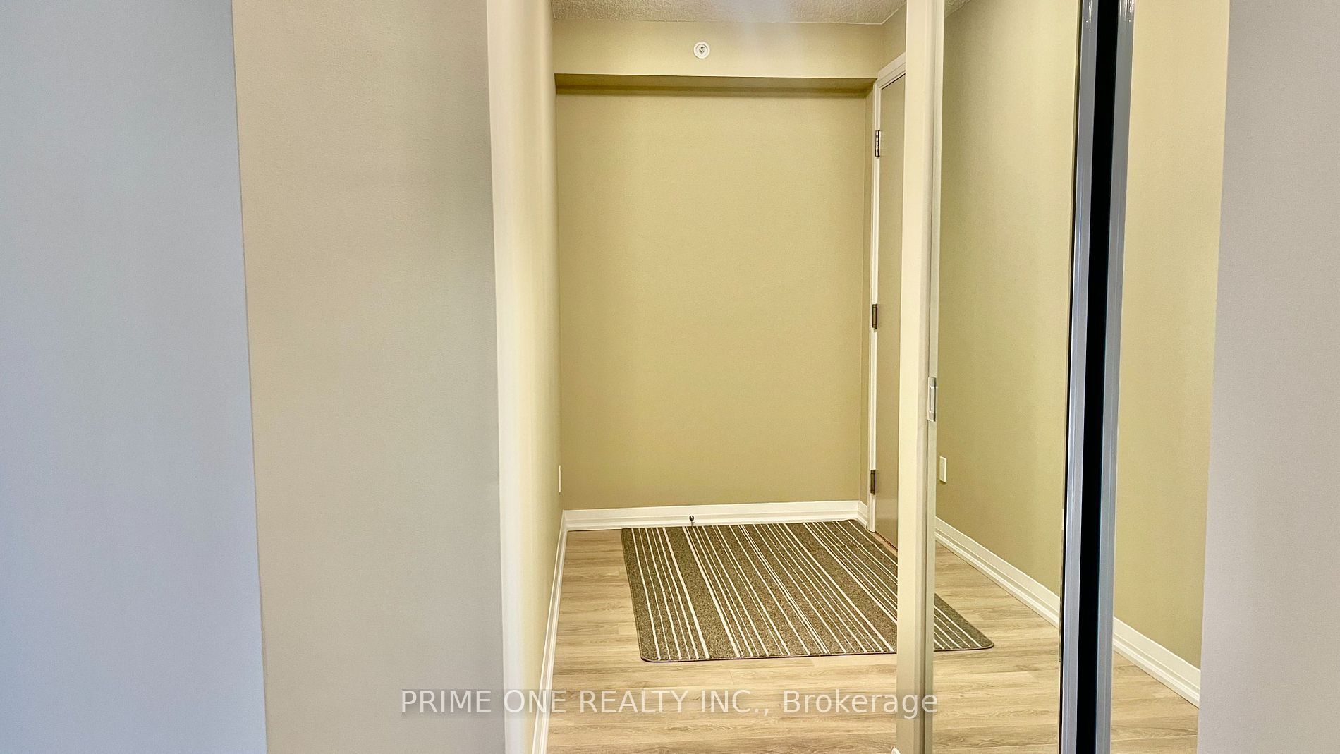 30 Meadowglen Pl 18 Property Photo 10