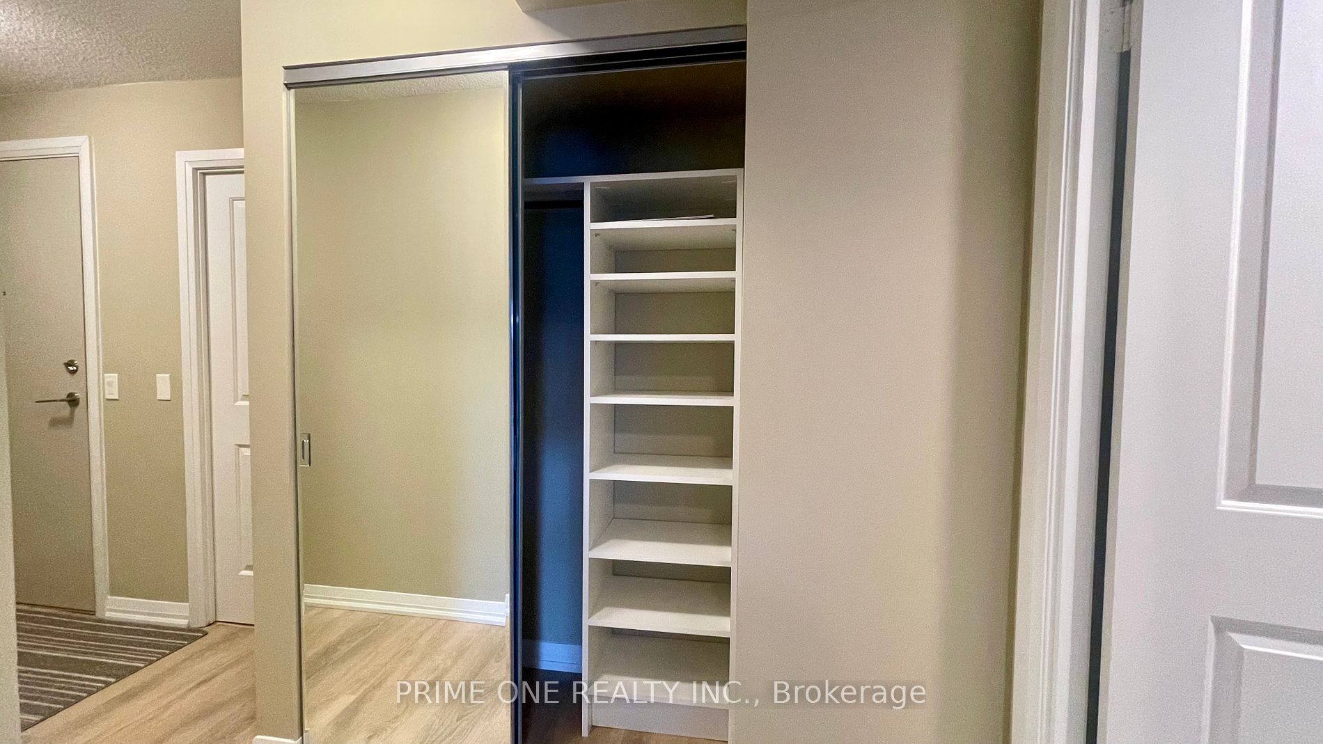 30 Meadowglen Pl 18 Property Photo 11