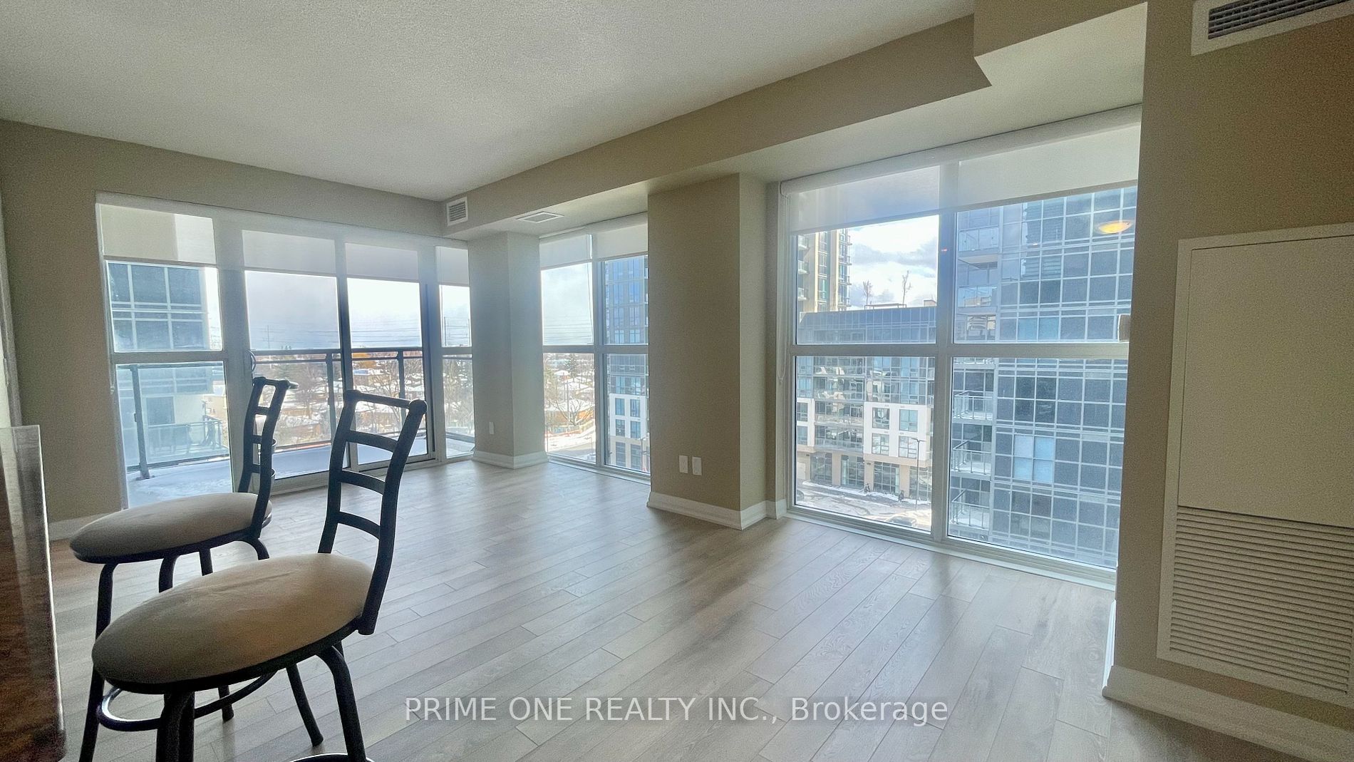 30 Meadowglen Pl 18 Property Photo 13