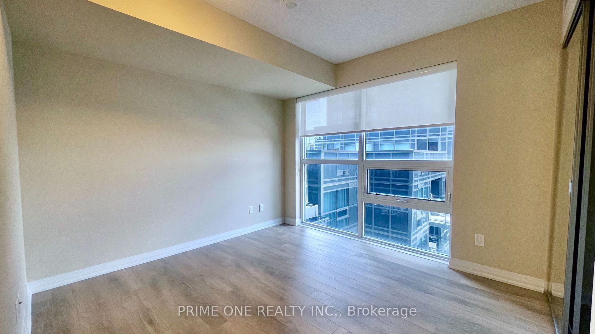 30 Meadowglen Pl 18 Property Photo 23