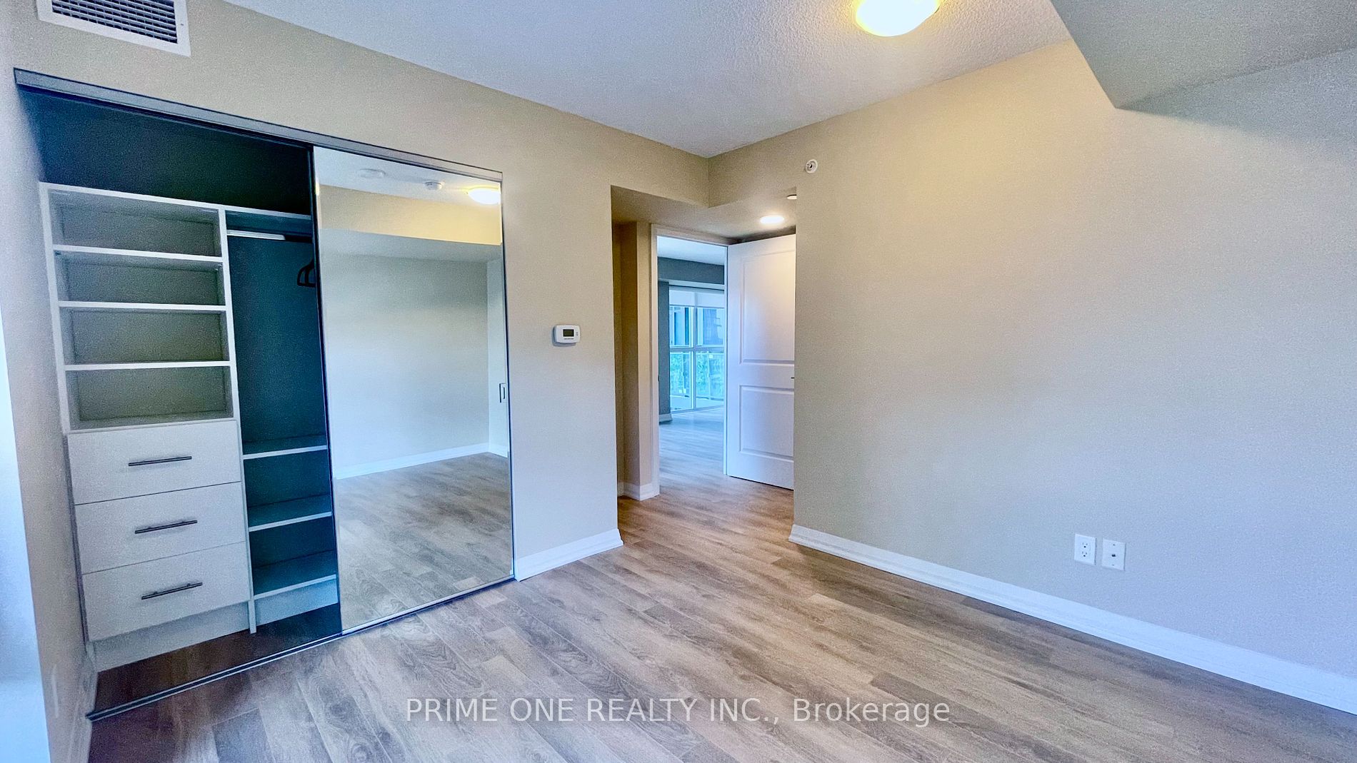 30 Meadowglen Pl 18 Property Photo 24