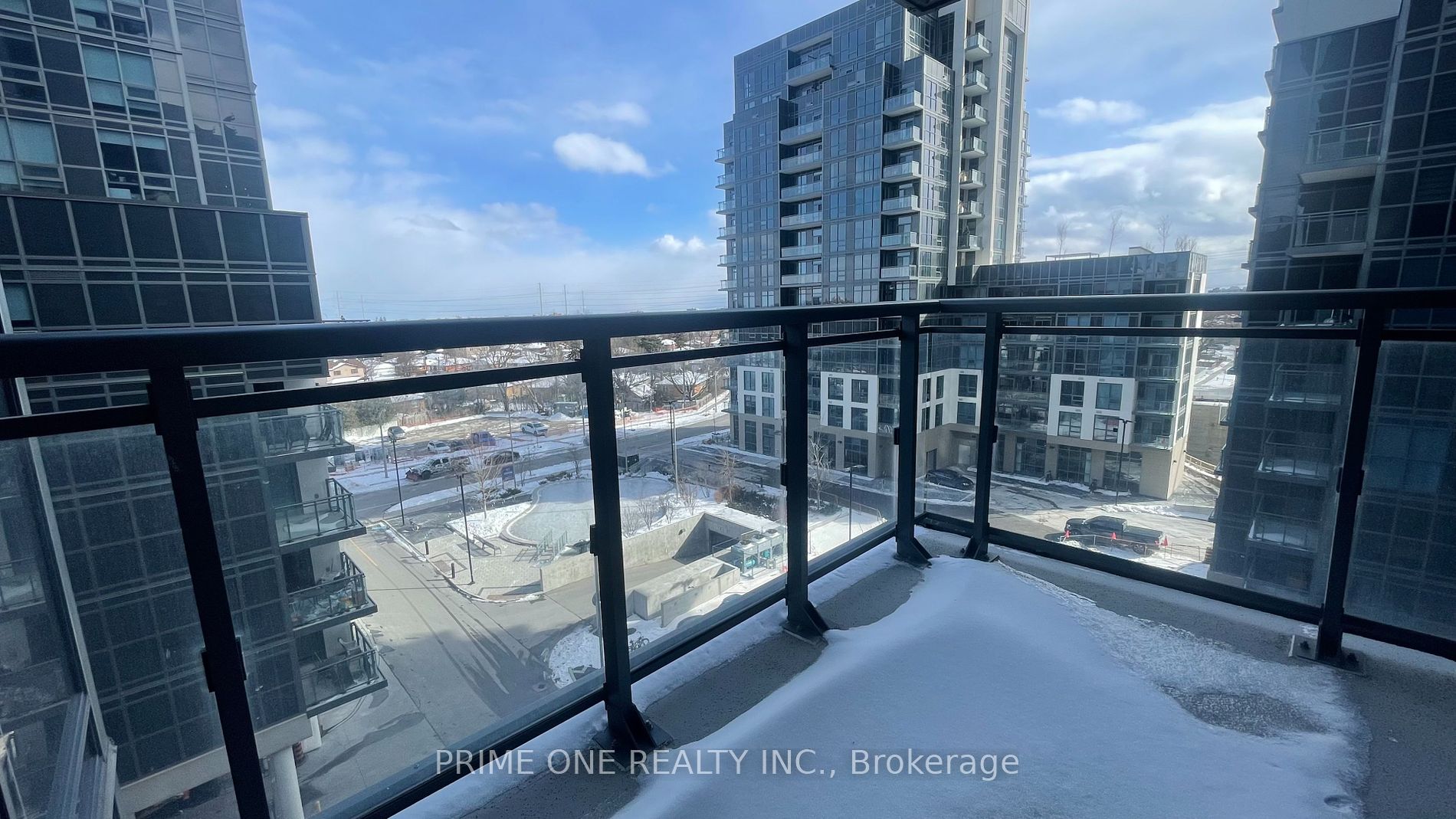 30 Meadowglen Pl 18 Property Photo 28