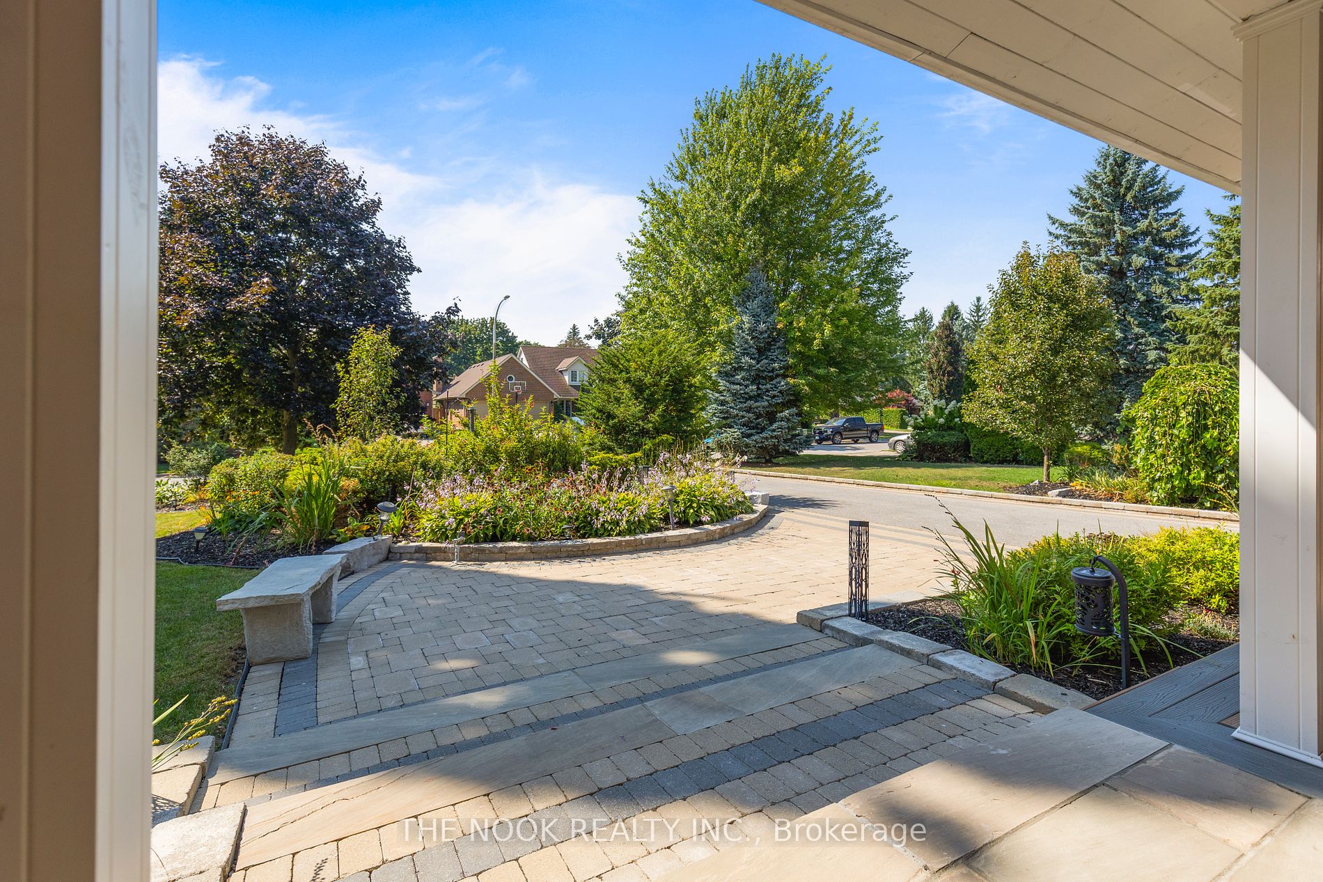 9 Hanover Crt Property Photo 4