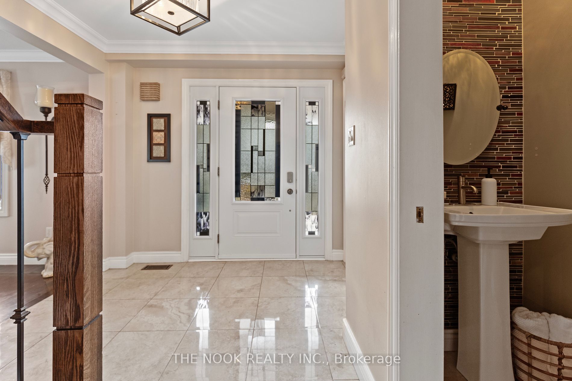 9 Hanover Crt Property Photo 5