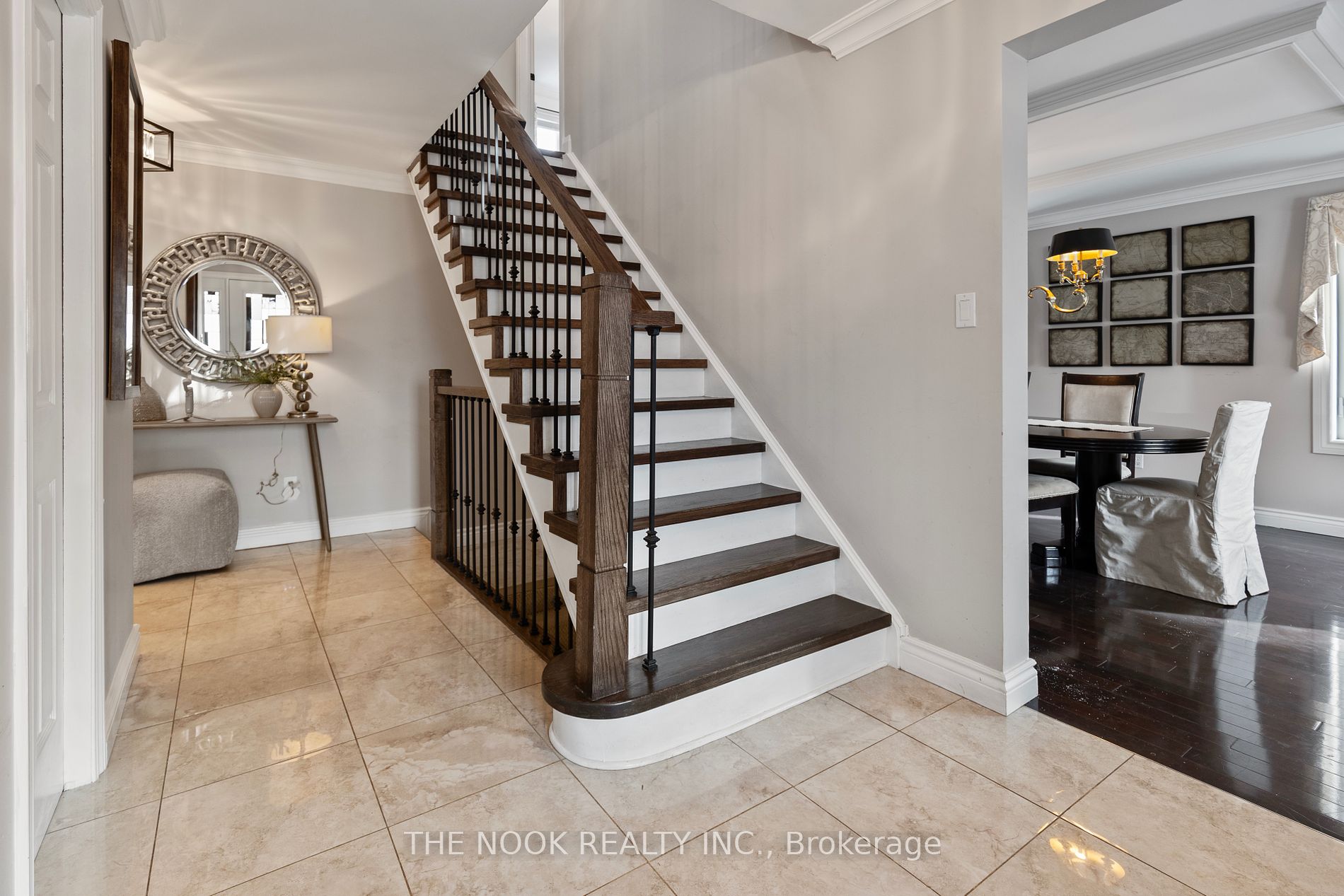 9 Hanover Crt Property Photo 6