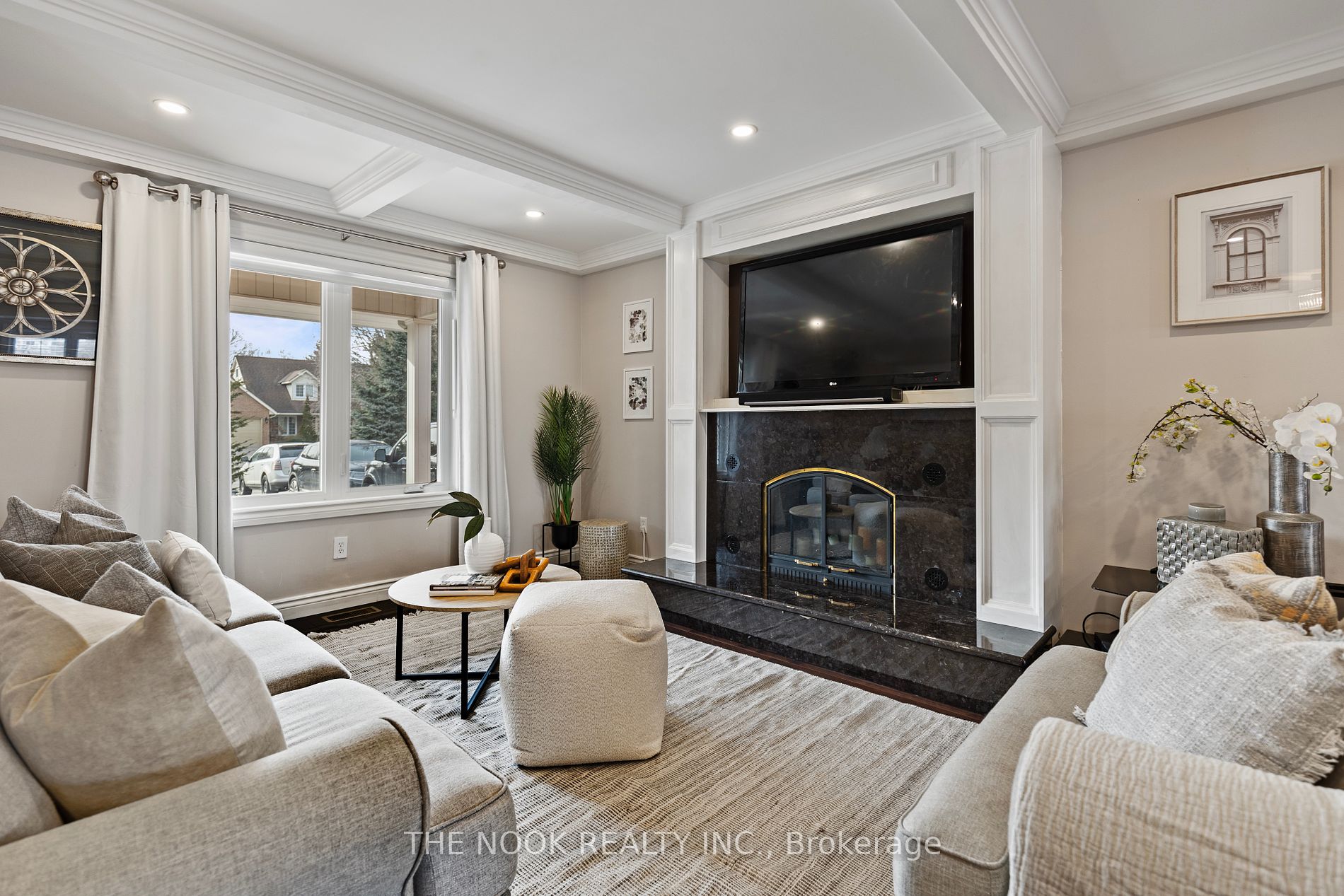 9 Hanover Crt Property Photo 8