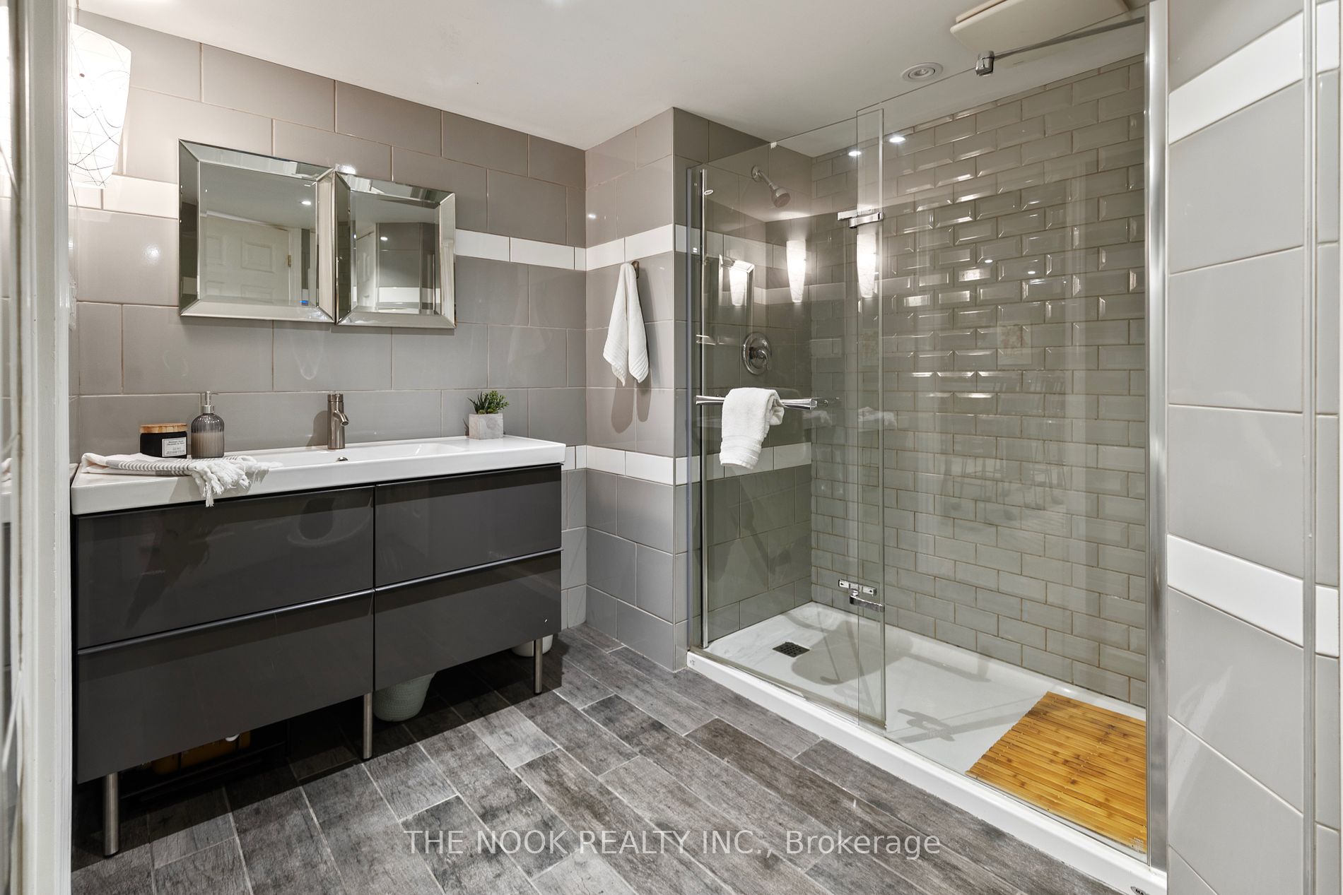 9 Hanover Crt Property Photo 29