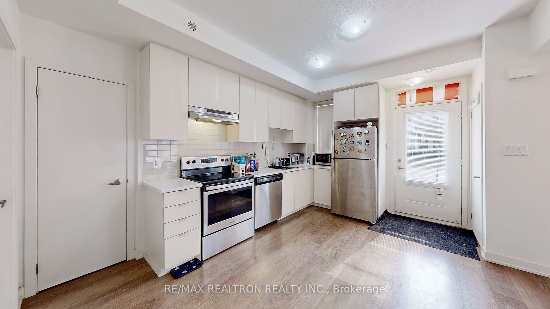 70 Orchid Place Dr 23 Property Photo 4
