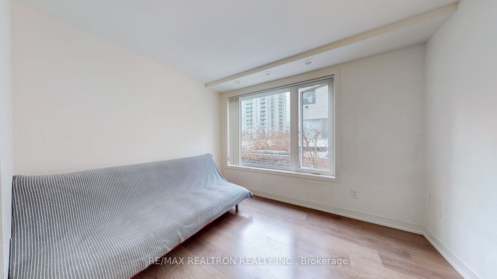 70 Orchid Place Dr 23 Property Photo 8