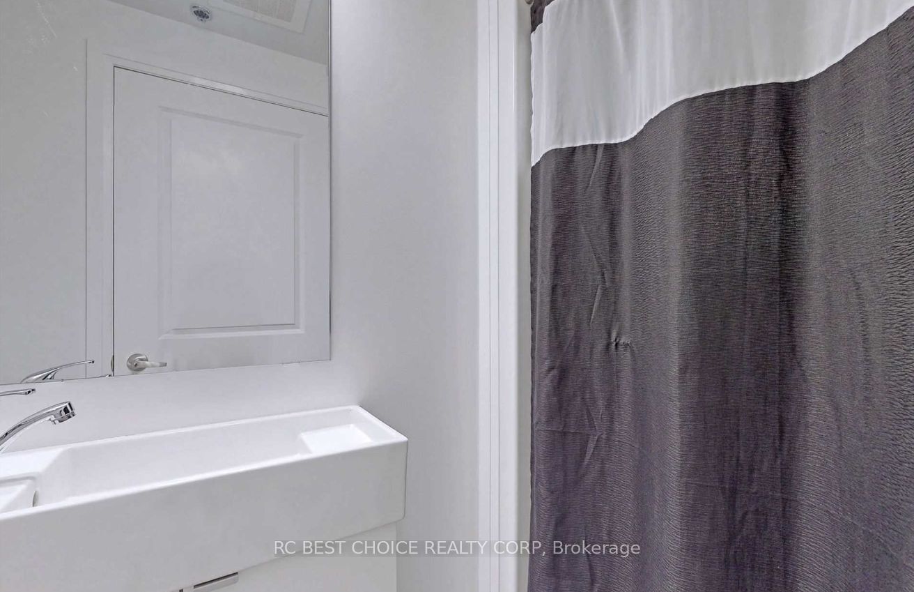 1900 Simcoe St N 218 Property Photo 17